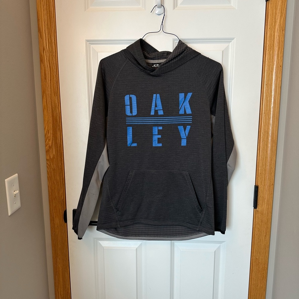 Men’s Oakley hoodie, size medium